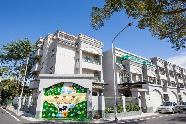 Отель 木子屋民宿lee House Гуаньшань Экстерьер фото